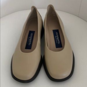 Easy spirit anti-gravity flats